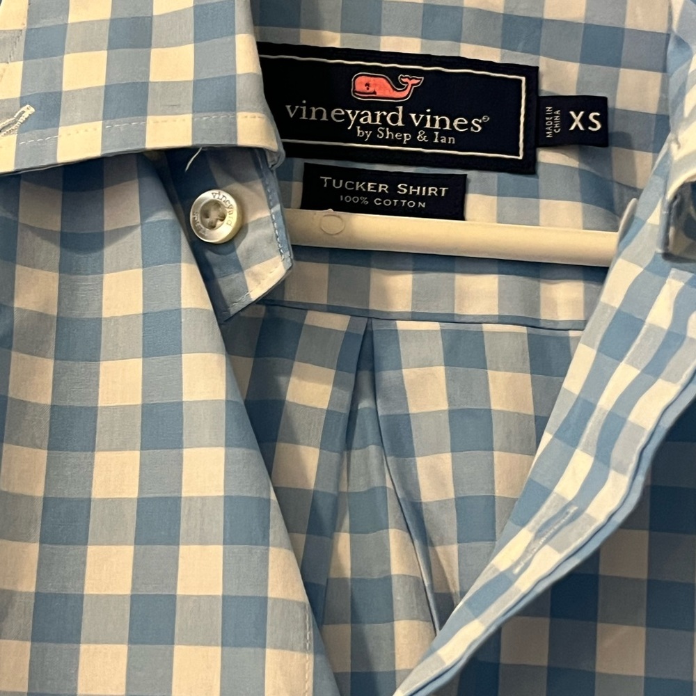 Vinyard vine blue and white check shirt. Classic fit